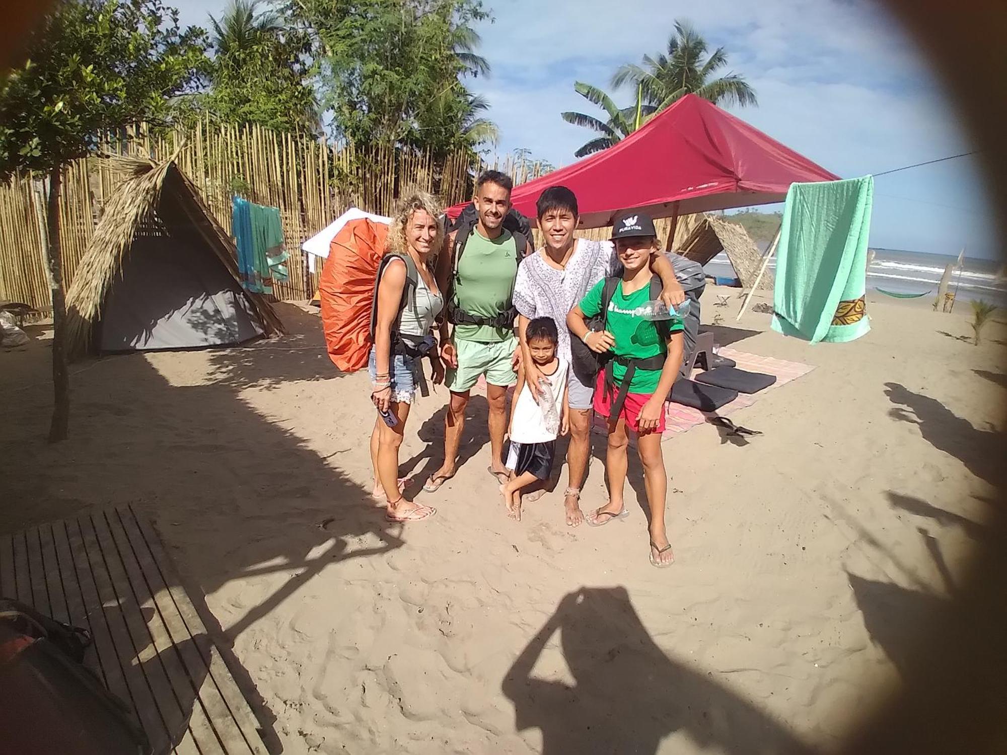אל נידו Bucana Kamp Payapa Beachfront מראה חיצוני תמונה