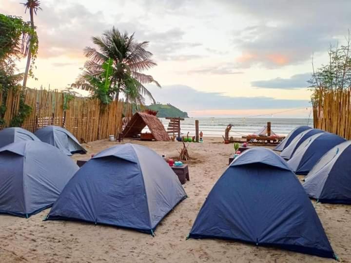 אל נידו Bucana Kamp Payapa Beachfront מראה חיצוני תמונה