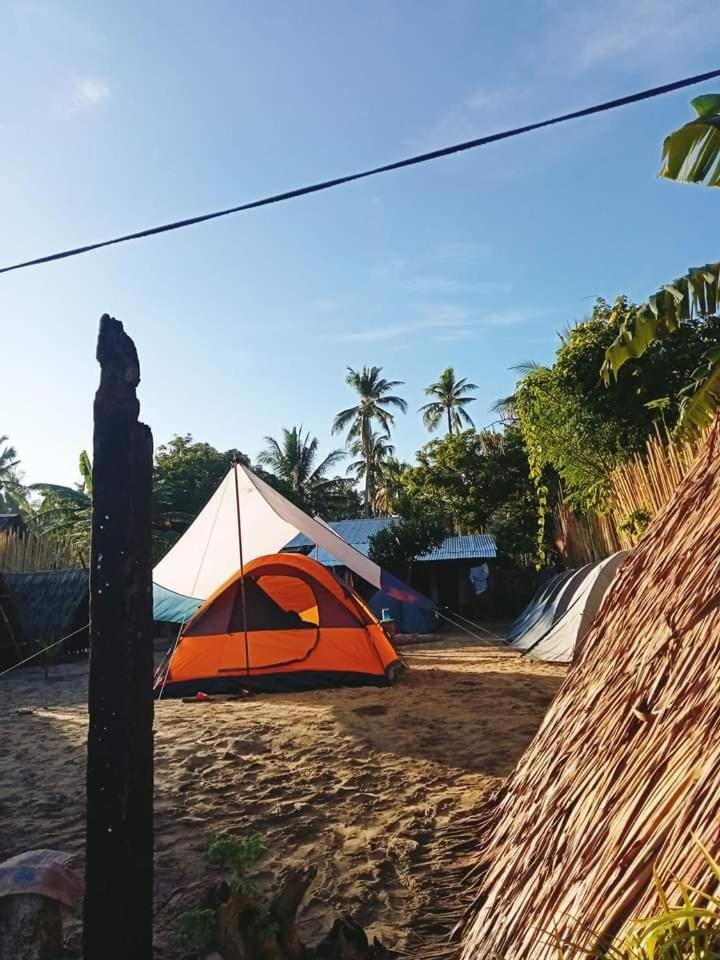 אל נידו Bucana Kamp Payapa Beachfront מראה חיצוני תמונה